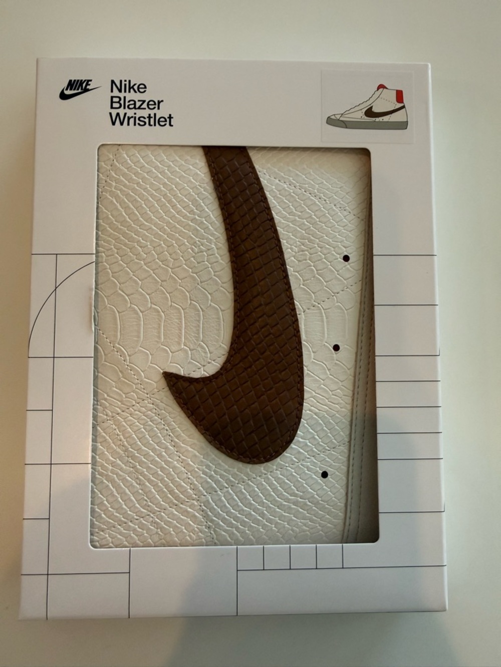 NIKE Icon Blazer Wristlet Large, Ivory & Brown, New in Box - Picture 4 of 5